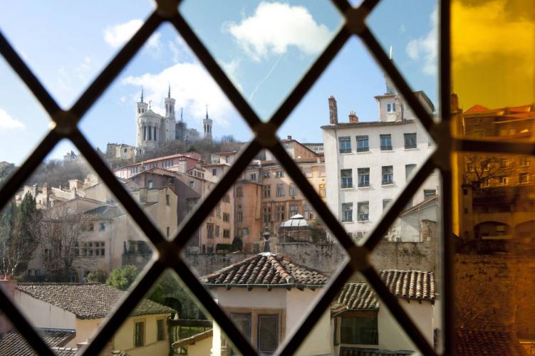 Vue de Fourvière depuis les fenêtres de Gadagne - © Sabine Serrad, 2011