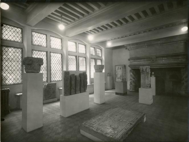Salle Renaissance avec la Grande cheminée du Musée d'Histoire de Lyon vers 1940-1950 - © Gadagne