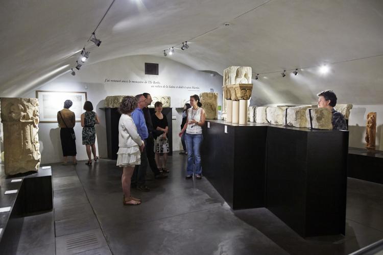 Visite de la salle "Abbayes" de l'ancien parcours de 2009 du MHL - Gadagne - © Gilles Aymard, 2013