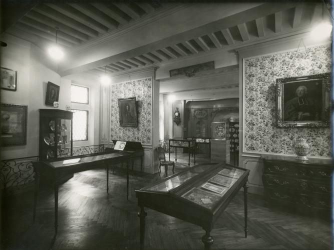 Salle du Musée d'Histoire de Lyon vers 1940-1950 - © Gadagne