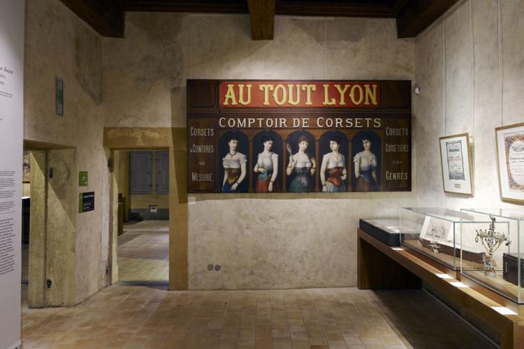 Salle 26 "La vie au 19e siècle" de l'ancien parcours de 2009 du MHL - Gadagne - © Gilles Aymard, 2009