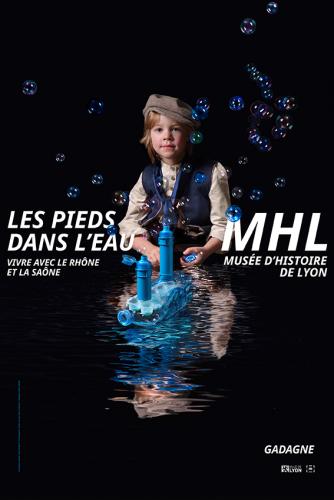 Les pieds dans l'eau - affiche © Studio Un Jour dans le Temps, Claire Rolland, 2021