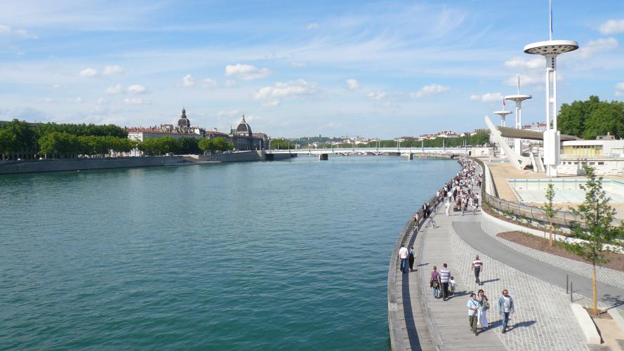 Berges et piscine du Rhône © Isabelle Jacquet