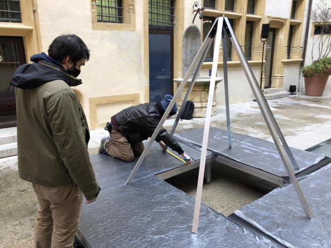 L'œuvre Drop d'Antica Proietteria présentée dans la cour de Gadagne