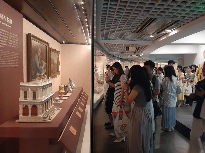 Vue de l’exposition Lyon au 18e siècle
