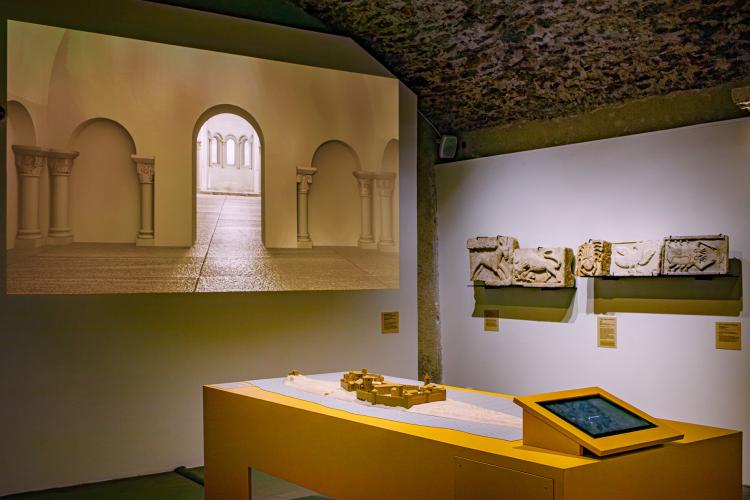 Vue de l'exposition Merveilleux Moyen Âge