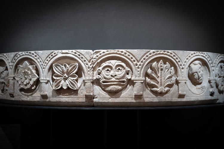 Vue de l'exposition Merveilleux Moyen Âge