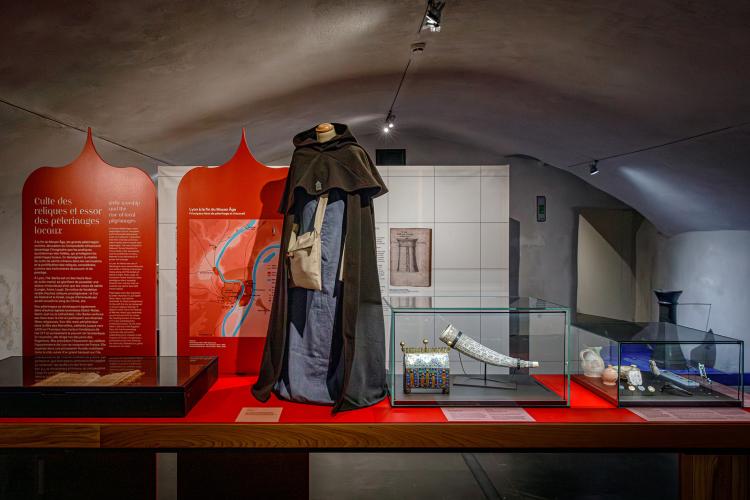 Vue de l'exposition Merveilleux Moyen Âge