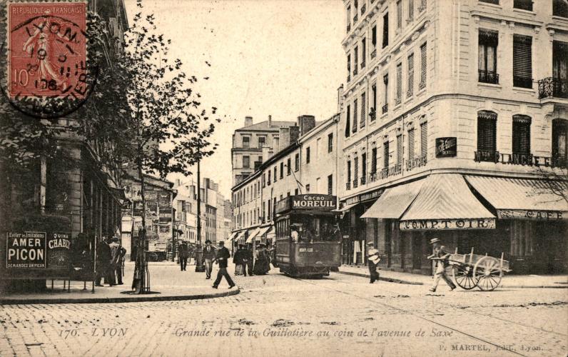 Carte postale, grande rue de la Guillotière au coin de l'avenue de Saxe, Lyon 7e