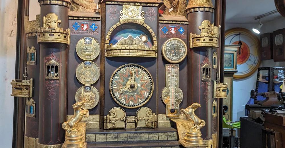 Horloge aux guignols 