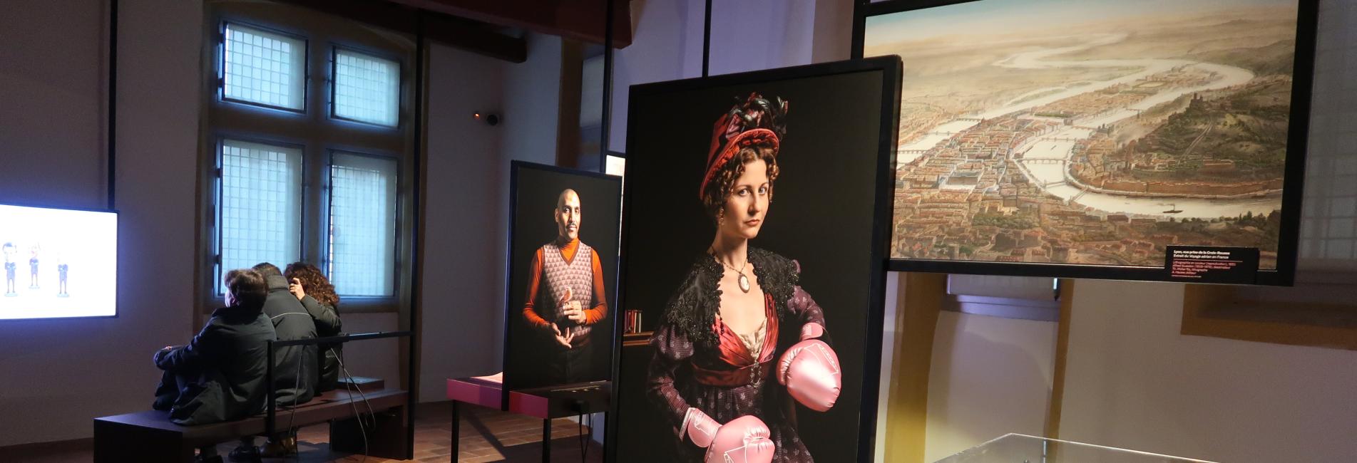 Visite de l'exposition Portraits de Lyon du MHL Gadagne - © Gadagne, 2019