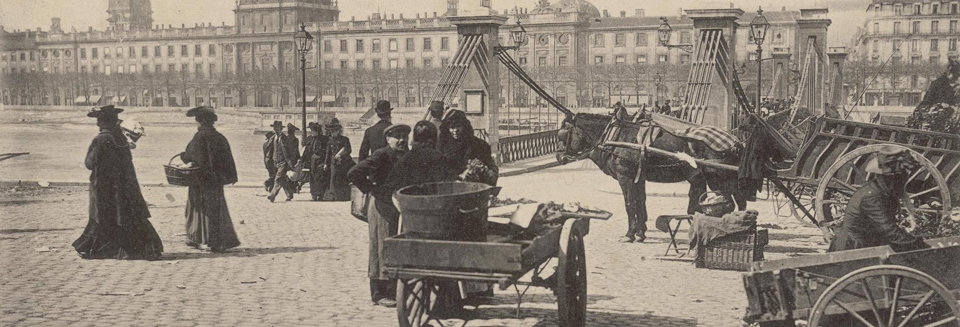 Pont de l’Hôtel Dieu et perspective du quai de l’Hôpital, carte postale, fin du 19e siècle, inv. 76.2.210 © Musée d’Histoire de Lyon - Gadagne