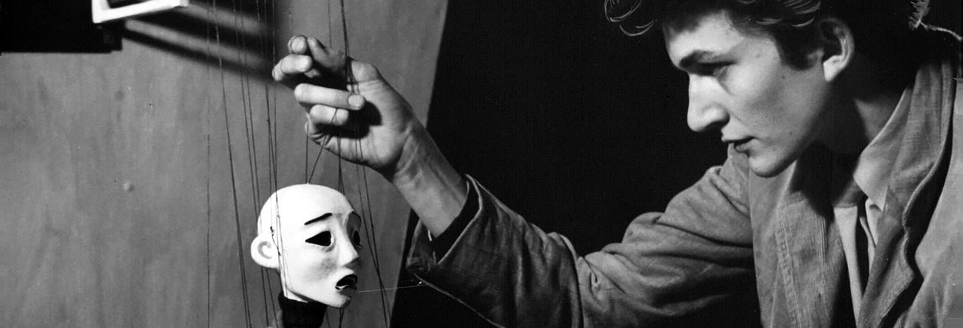 Michael Meschke et l'une de ses marionnettes