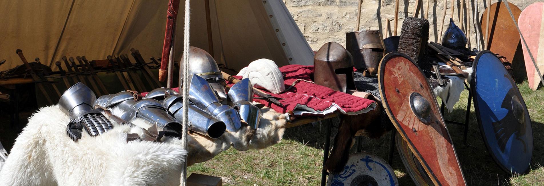 Stand d'armes, boucliers, armures