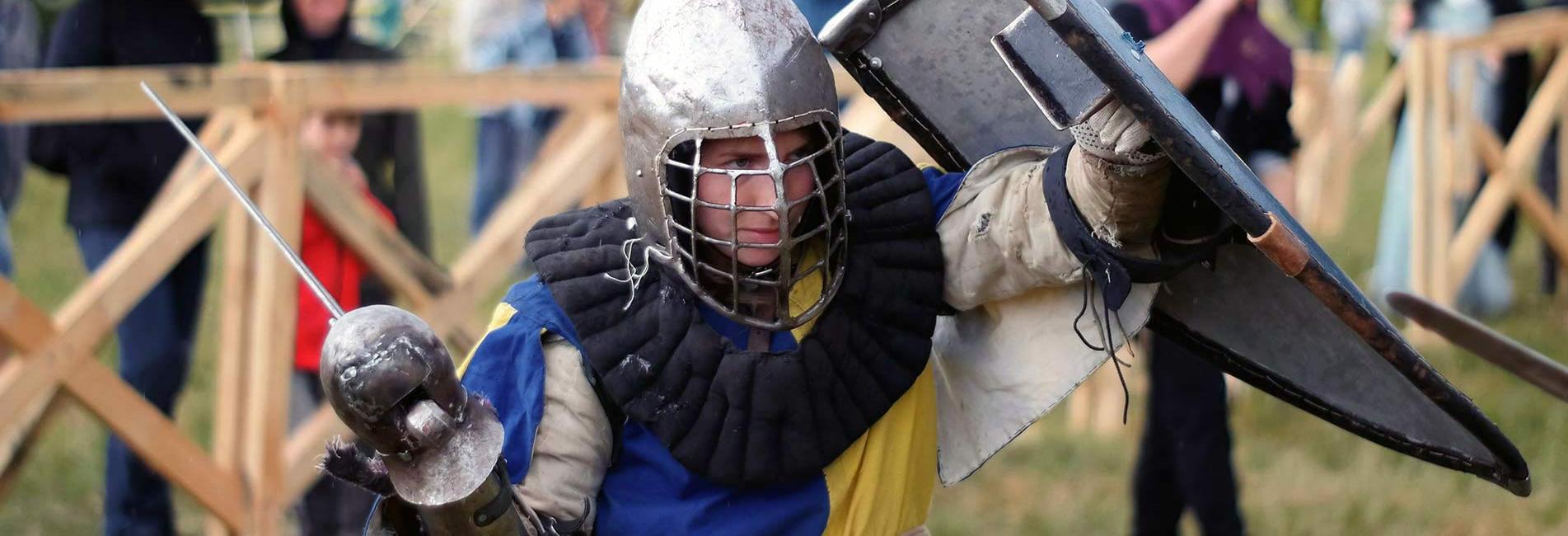 Enfant déguisé en chevalier