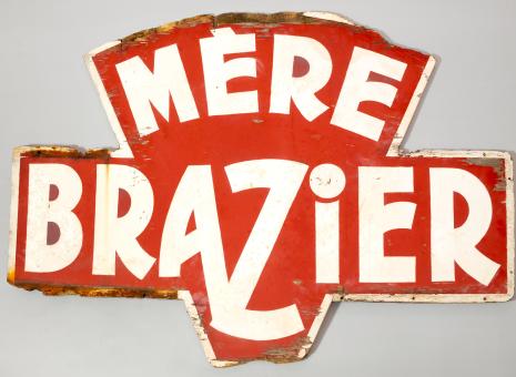 Enseigne historique du restaurant La Mère Brazier, 12 rue Royale, bois contreplaqué peint