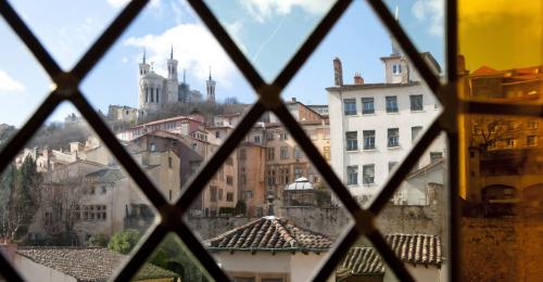 Vue de Fourvière depuis les fenêtres de Gadagne - © Sabine Serrad, 2011