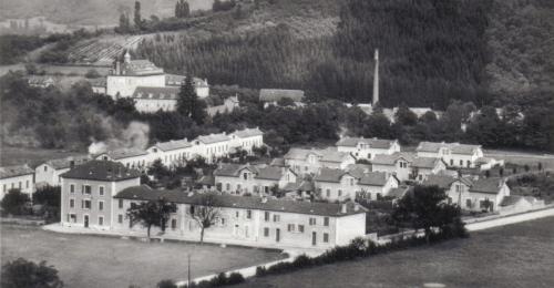 Vue des usines pensionnats Schwarzenbach à Bourgoin-Jallieu