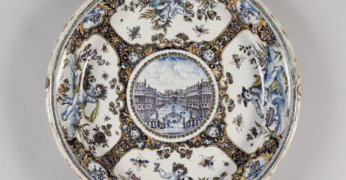 Plat rond en faïence de Lyon, Pierre Marie Mongis, 1739