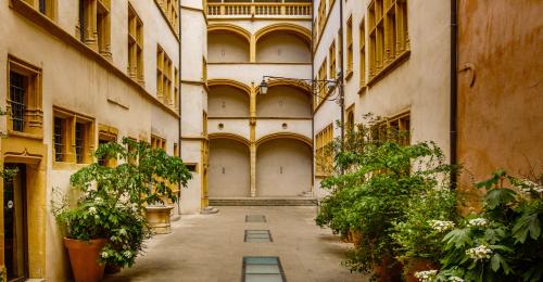 Grande cour de Gadagne