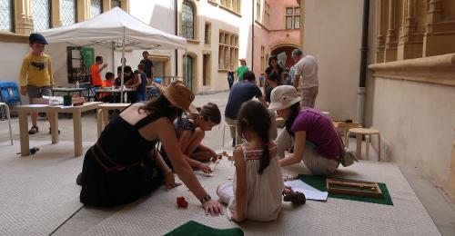 jeux dans la grande cour