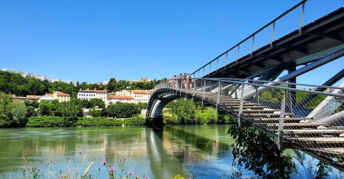Vue d'un pont sur le Rhône