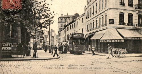 Carte postale, grande rue de la Guillotière au coin de l'avenue de Saxe, Lyon 7e