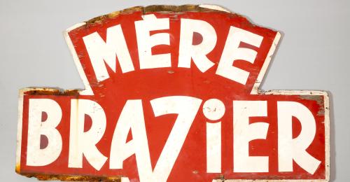 Enseigne historique du restaurant La Mère Brazier, 12 rue Royale, bois contreplaqué peint