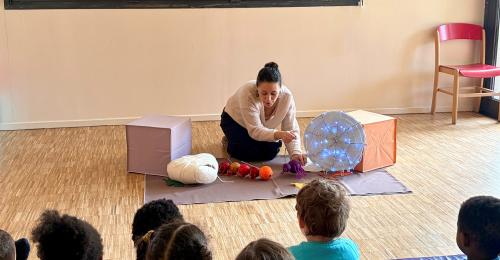 Au fil de l'histoire, activité en crèche