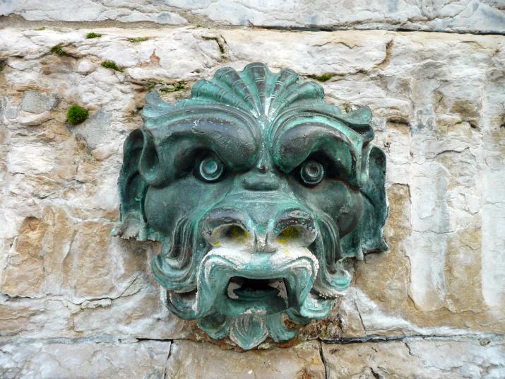 Détail de la fontaine place Saint-Jean, Vieux-Lyon