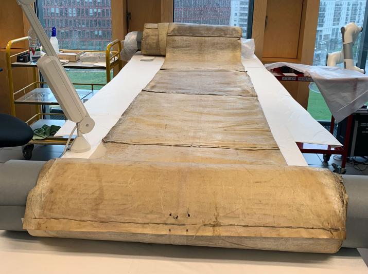 Cartulaire de l’abbaye de l’Ile-Barbe, A10 G 3408, en cours de restauration